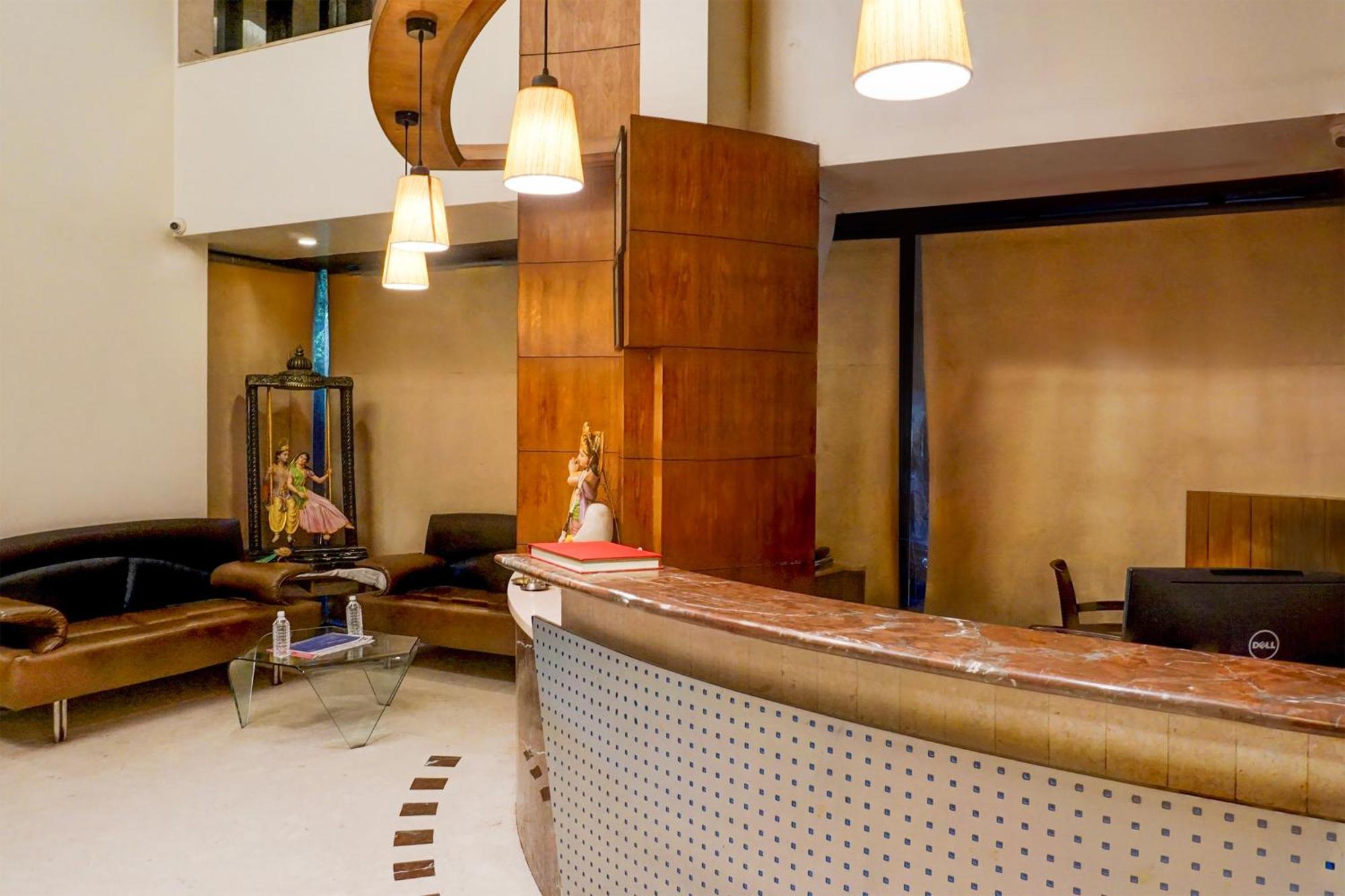 Super Townhouse Oak Jm Road Formerly Krishna Presidency Pune Exterior photo