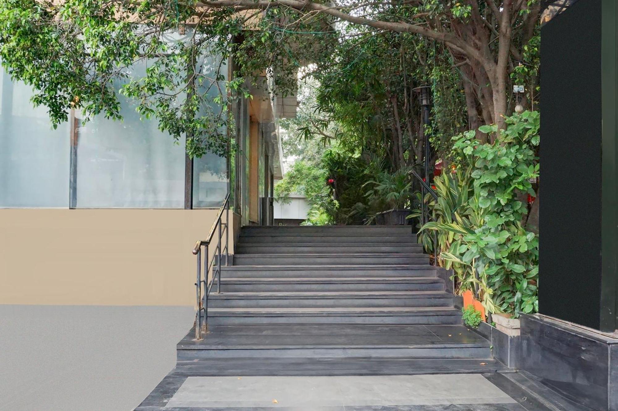 Super Townhouse Oak Jm Road Formerly Krishna Presidency Pune Exterior photo