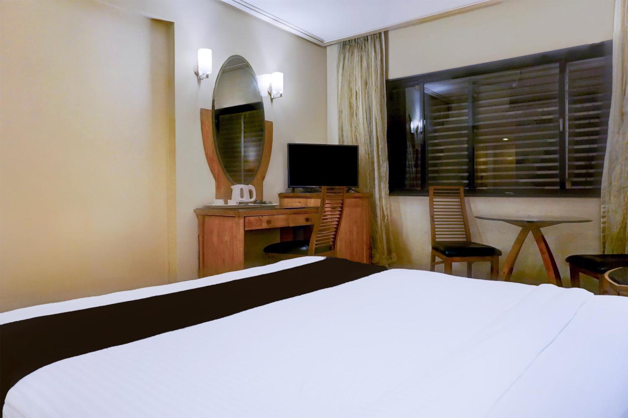 Super Townhouse Oak Jm Road Formerly Krishna Presidency Pune Exterior photo